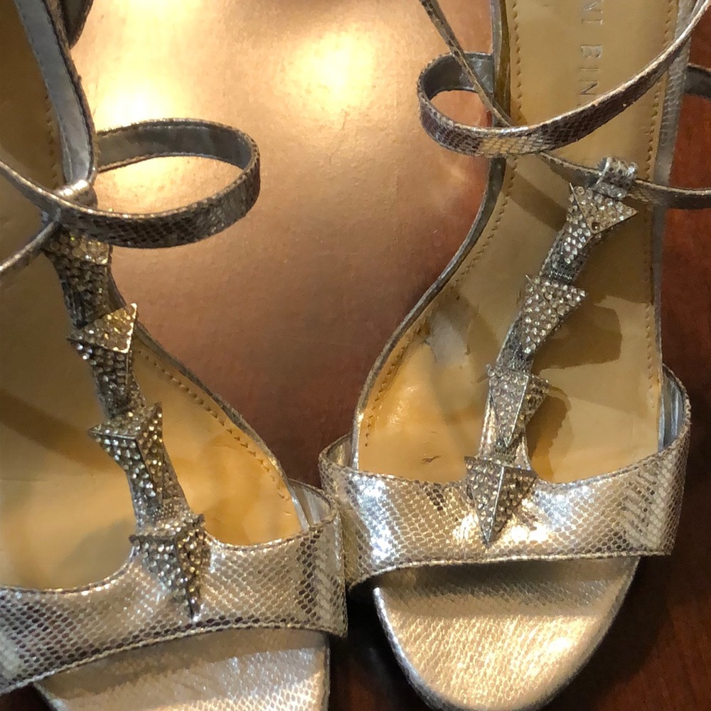 Silver Elegant Heels with Rhinestone .